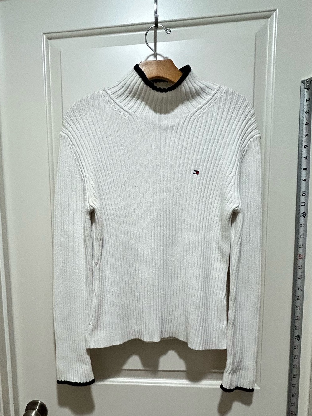 Tommy Hilfiger women’s size M-White Ribbed Turtleneck Sweater with Black Trim